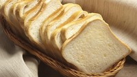 Roti : Roti tawar paling baik jika dibekukan agar tetap segar. Bungkus roti tawar dengan kertas dan bekukan dalam freezer. Biarkan dalam suhu ruang untuk melumerkan dan panggang dalam toaster.Foto: iStock