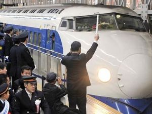 Aneka Komentar Netizen soal Turis yang Bikin Shinkansen Telat