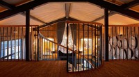 Interior dalam pondokan yang nyaman dan lega (dok Port Lympne Hotel dan Reserve)