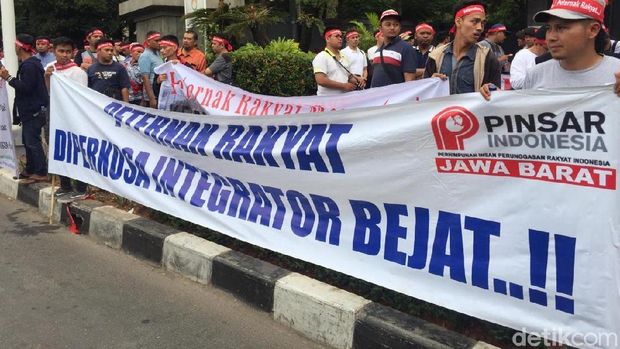 Harga Ayam Anjlok, Ratusan Peternak Ayam Geruduk Kantor Mendag