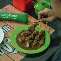 Sudah Ada Sejak 1945, Sate Madura Kuah Padang Ini Melegenda di Medan