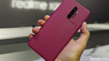 Fukusawa adalah orang yang membuat Realme X Master Edition. Foto: Adi Fida Rahman/detikINET