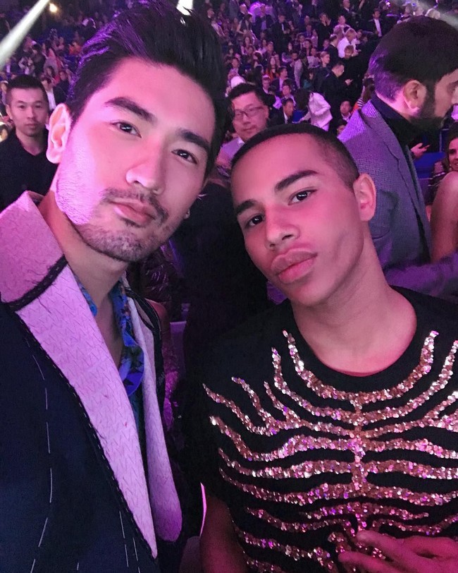 Ia juga sering diundang ke berbagai acara fashion dan menjadi model brand dan majalah kenamaan. Foto: Instagram @godfreygao