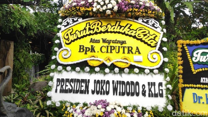 Ada Karangan Bunga Jokowi, Anies, hingga Ahok di Rumah Duka Ciputra