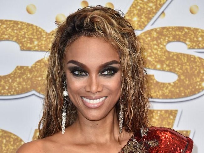 Smokey. Kamu suka tampil beda dan mendobrak pakem. Sebuah pribadi mandiri yang tidak selalu perlu orang lain untuk membuatmu bahagia. Kamu tidak suka hal-hal konvensional dan cenderung melakukan sesuatu yang kamu anggap benar, meskipun terkadang itu bertentangan dengan kebiasaan.  Foto: Getty Images