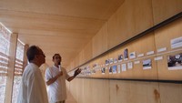 Bagian depan Galeri Nasional Indonesia (GNI) pun diubah seperti lorong-lorong perjalanan dari tahun 1998-2019.  Foto: Tia Agnes