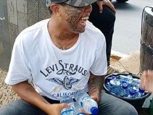 Jualan Minuman di Depok, Anak Punk Bertato Ini Jago Mengaji