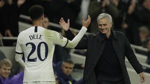 Senyum Mourinho di Comeback Gemilang Tottenham