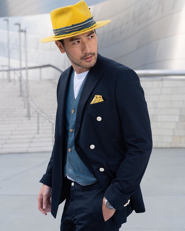 Godfrey mengawali karier sebagai model. Dibesarkan di Kanada, ia kembali ke Taiwan pada 2004 lalu menjadi model di bawah JetStar Entertainment. Ia pun menjadi model Asia pertama yang membintaingi iklan Louis Vuitton di 2011. Foto: Instagram @godfreygao