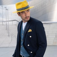 Godfrey mengawali karier sebagai model. Dibesarkan di Kanada, ia kembali ke Taiwan pada 2004 lalu menjadi model di bawah JetStar Entertainment. Ia pun menjadi model Asia pertama yang membintaingi iklan Louis Vuitton di 2011. Foto: Instagram @godfreygao