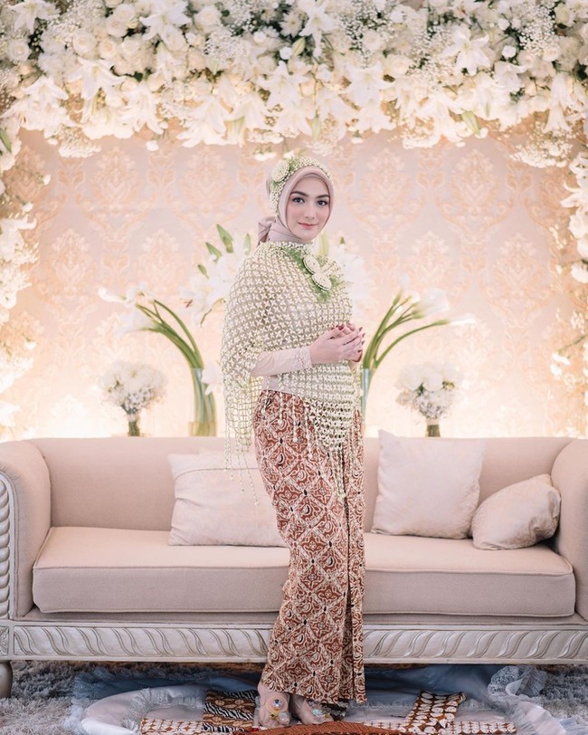 Citra Kirana dan Rezky Aditya dikabarkan akan menikah pada 1 Desember 2019. Meski demikian sampai saat ini kedua calon pengantin itu belum mengonfirmasi soal tanggal pernikahan mereka. Foto: instagram @imagenic