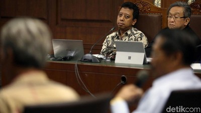 Sepupu hingga Eks Kakanwil Jatim Bersaksi di Sidang Romahurmuziy