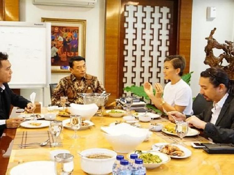 Dikritik Soal Darah Indonesia, Agnez Mo Suka Kulineran Tradisional