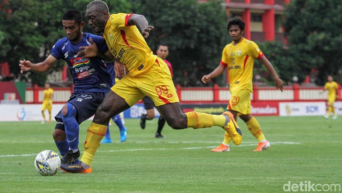 Bhayangkara FC berhasil mengalahkan Arema FC 1-0 dalam lanjutan Liga 1 2019 di Stadion PTIK, Jakarta, Rabu (27/11/2019). Gol semata wayang itu dicetak oleh Adam Alis.