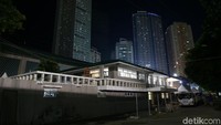 Lapangan tenis ini berada di jantung ibu kota Filipina, Manila. 