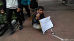 Penyandang Disabiltas Ini Geruduk Kantor Kemenhub Sendirian