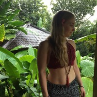 Saya telah mempraktekannya selama beberapa bulan. Aku memulai hariku dengan perineum sunning selama lima menit dan merasa sangat berenergi, tulisnya di keterangan foto di Instagramnya.  Foto: dok. Instagram