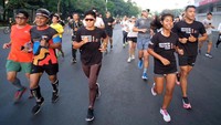 Mereka tampak berlatih fisik di kawasan Gelora Bung Karno, Jakarta.