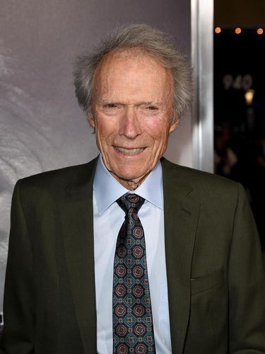 LOS ANGELES, CA - DECEMBER 10:  Clint Eastwood arrives at the premiere of Warner Bros. Pictures' 