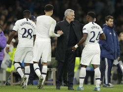 Hasil ini membuat Tottenham lolos ke babak 16 besar, setelah mengoleksi 10 poin dari lima pertandingan di Grup B Liga Champions dan berada di peringkat kedua. Pasukan Jose Mourinho mendampingi Bayern Munich, yang di saat bersamaan menang 6-0 atas Red Star Belgrade sehingga memastikan menjadi juara grup dengan 15 poin. P Photo/Matt Dunham.