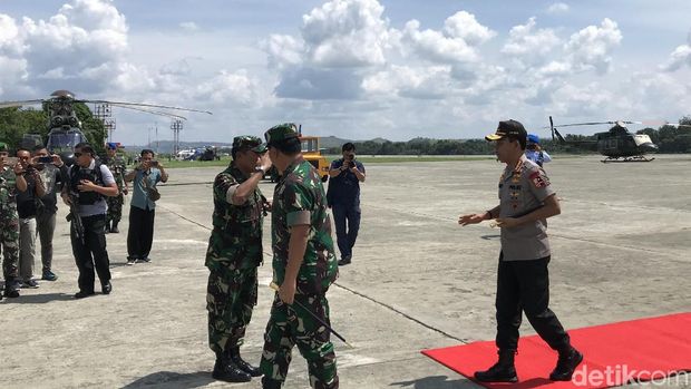 Mendarat di Papua, Panglima dan Kapolri Langsung Menuju Skouw
