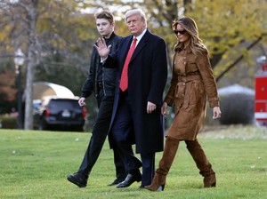 Melania Sembuh dari Corona, Putra Bungsu Trump Sempat Positif