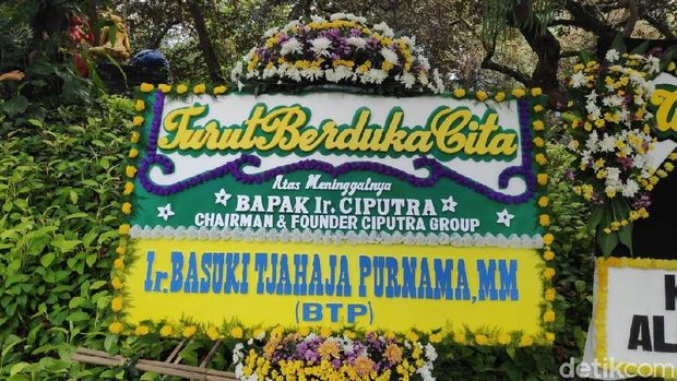 Ada Karangan Bunga Jokowi, Anies, hingga Ahok di Rumah Duka Ciputra