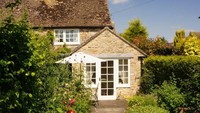 Inisiatif tak biasa itu pun ditawarkan oleh Independent Cottages, sebuah situs yang memiliki sejumlah penginapan di Inggris. Saat ini mereka tengah menggratiskan biaya menginap di Farthing Cottaga, Cotswolds, Inggris (dok Independent Cottages)