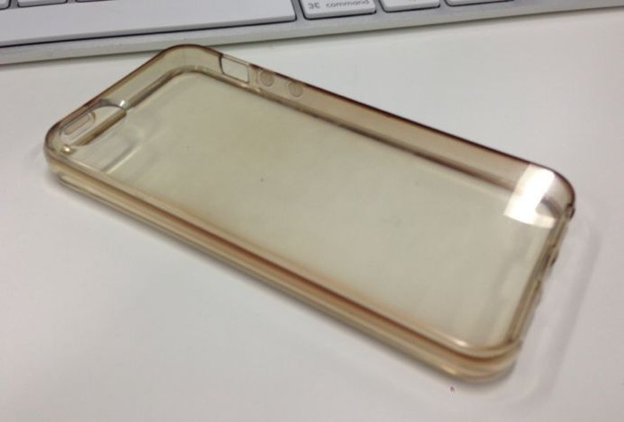 Penyebab Casing Transparan Ponsel Rentan Menguning<script async src=