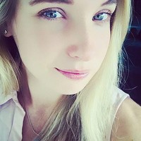 Wanita asal California bernama Meagan jadi sensasi karena menyarankan ke followers-nya di Instagram untuk mengikuti rutinitas kesehatannya. Bukan rutinitas biasa, selebgram dengan followers lebih dari 14 ribu itu menyarankan untuk menjemur area bokong di bawah matahari untuk kesehatan.  Foto: dok. Instagram