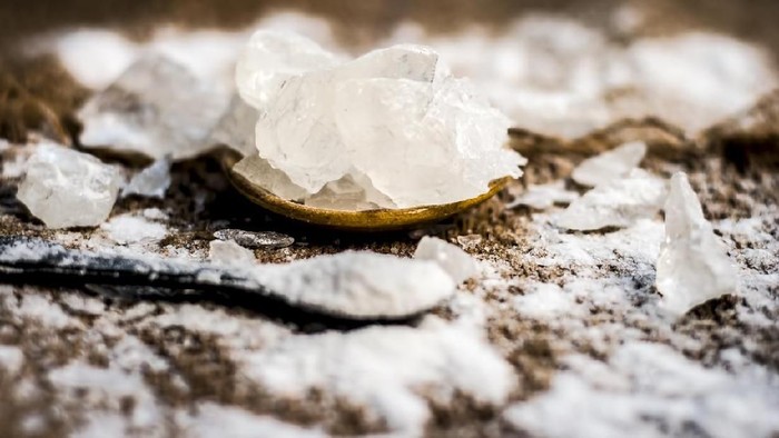 Alum powder/potassium aluminum sulfate dodecahydrate used in baking powder,water purification, leather tanning, dyeing, and  fireproof textiles.
