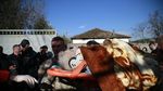 Korban Gempa Albania Tidur di Tenda Darurat