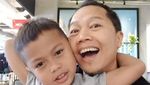 Diserang Tagar Cabul, Sandhy Sondoro Punya Gaya Kulineran Seru