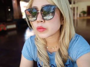 Tampil Modis, Wanita Pirang Ini Tak Gengsi Jualan Gudeg di Jogja