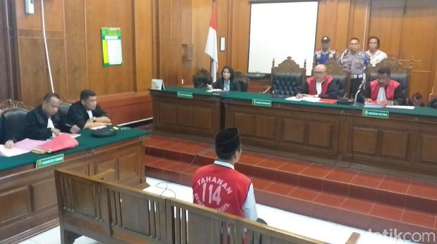 Syamsul Arifin jalani sidang perdana