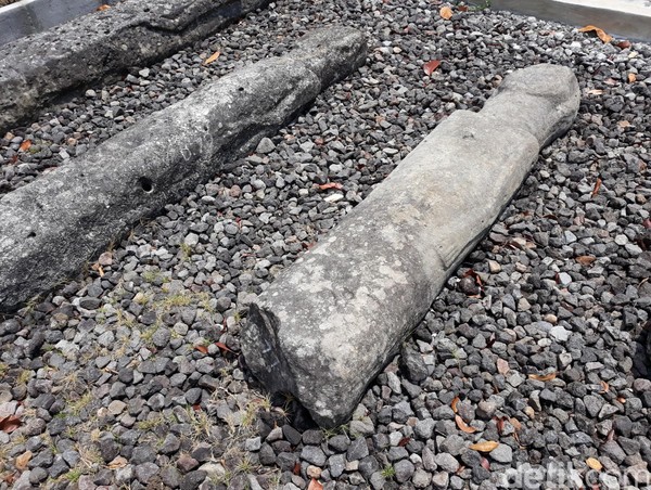 Bahkan, terdapat pula beberapa menhir berukuran panjang dan menyerupai tubuh manusia. (Pradito Rida Pertana/detikcom) Bahkan, terdapat pula beberapa menhir berukuran panjang dan menyerupai tubuh manusia. (Pradito Rida Pertana/detikcom)