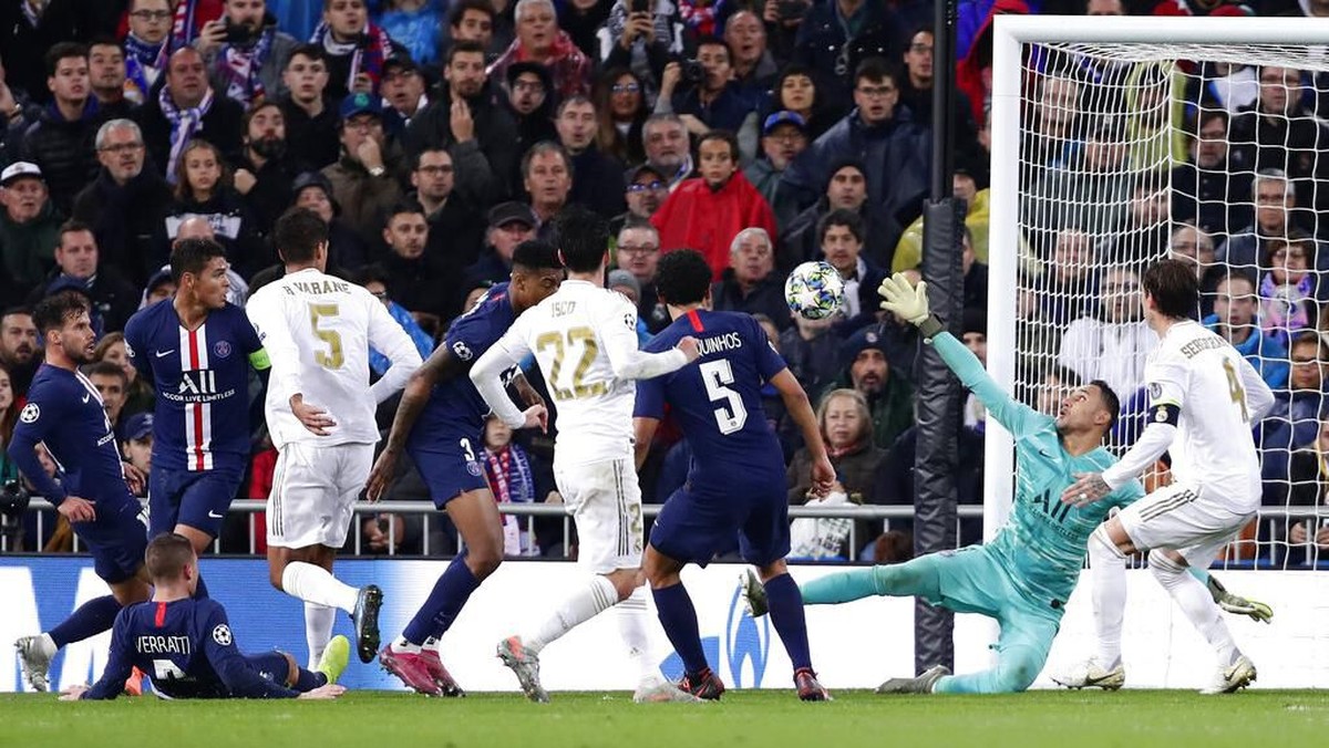 Real Madrid lolos ke fase knockout Liga Champions usai bermain imbang dengan PSG 2-2. PSG sendiri menjadi juara Grup A. (Foto: Manu Fernandez / AP Photo)