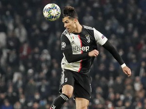 Ronaldo Pamer Otot Jelang Laga AS Roma Vs Juventus