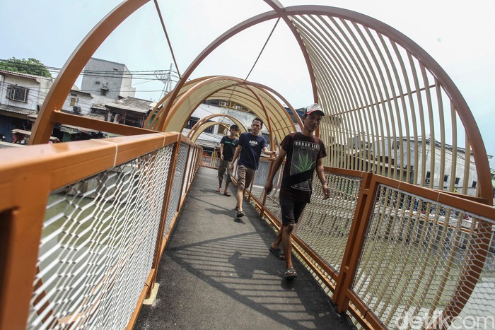 Jembatan Krendang, Spot Swafoto Favorit Anak Muda hingga Emak-emak - Foto 2