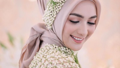 Inspirasi Gaya Hijab Citra Kirana Saat Pengajian dan Siraman Jelang Pernikahan