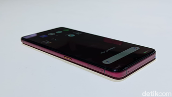 Realme menyertakan sensor sidik jari di layar dan NFC. Foto: Adi Fida Rahman/detikINET