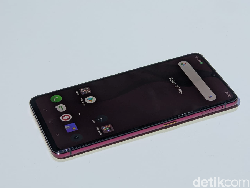 Wujud Realme X2 Pro Master Edition yang Terinspirasi dari Batu Bata