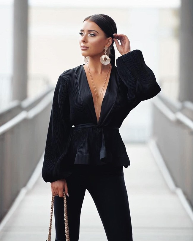 Aku tidak ingin tampilan payudara yang besar, hanya ingin terlihat kembali seperti semula, ungkap Alivia, seperti dikutip The Sun.  Foto: Instagram