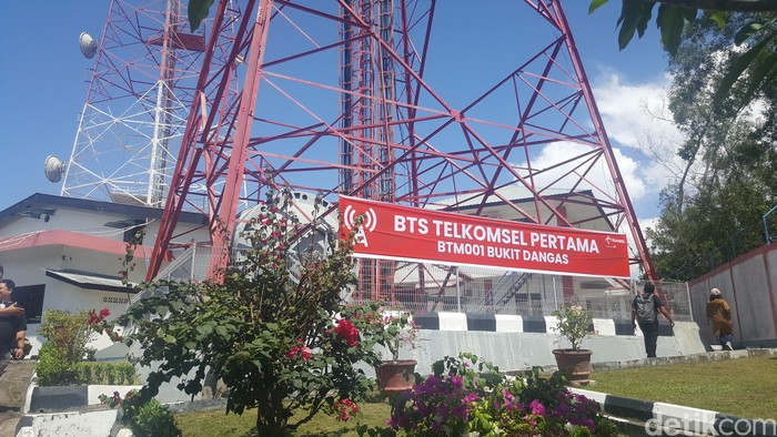 BTS pertama Telkomsel. Foto: Fitraya Ramadhani BTS pertama Telkomsel. Foto: Fitraya Ramadhani