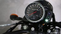 Untuk Kawasaki W175 TR standar dibanderol harga on the road Jakarta Rp 29.900.000.