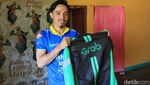 Driver Ojol Ini Ngojek Sambil Gendong Anak