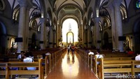 Akhirnya pada tahun 1592 katedral ini dibangun dari batu yang sayangnya juga hancur karena gempa.