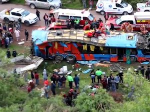 Bus Tingkat di Peru Masuk Jurang, 7 Orang Tewas
