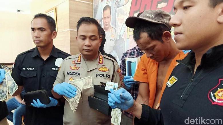 Perampok Mika Hasegawa Pakai Duit Curian Beli Kalung-HP buat Pacar Perampok Mika Hasegawa Pakai Duit Curian Beli Kalung-HP buat Pacar