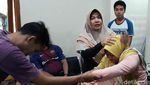 Begini Cara Ningsih Tinampi Obati Pasien